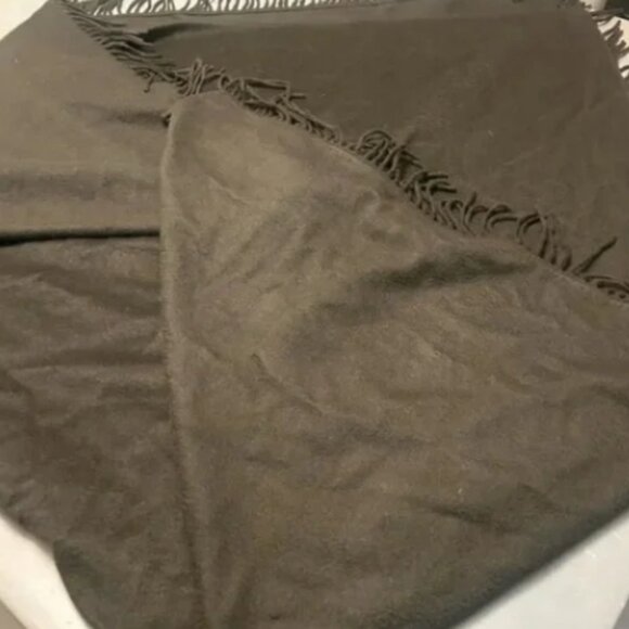 Stunning Loro Piana cashmere wrap⭐️ - Picture 2 of 10